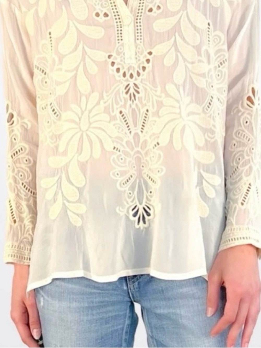 Johnny Was Large Ivory Floral Embroidered “Elida Blouse” Shell Top